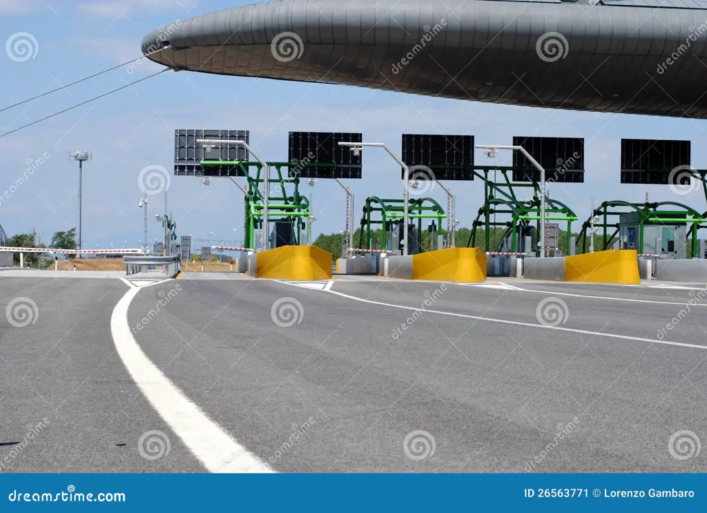 Gambar Pintu Tol Bandar yang Ramai