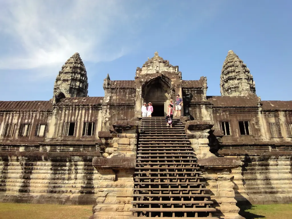 Candi Angkor Wat yang megah di Kamboja