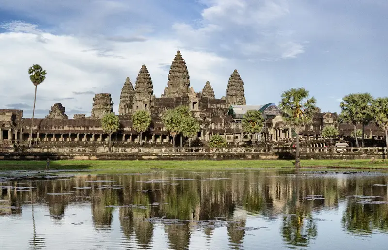 Gambar candi Angkor Wat di Kamboja.