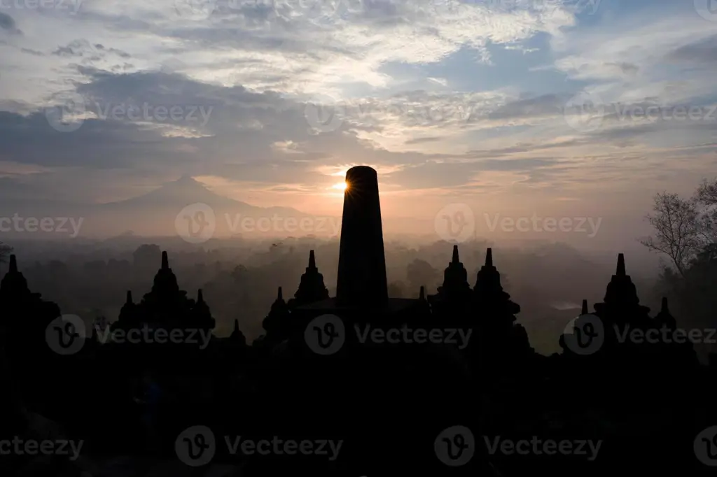 Candi Borobudur saat matahari terbit