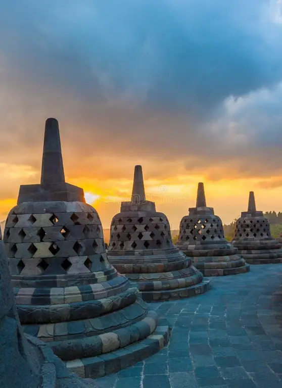 Candi Borobudur saat matahari terbit