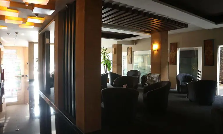 Tampak luar Hotel Grand Anugerah Bandar Lampung yang megah dan modern