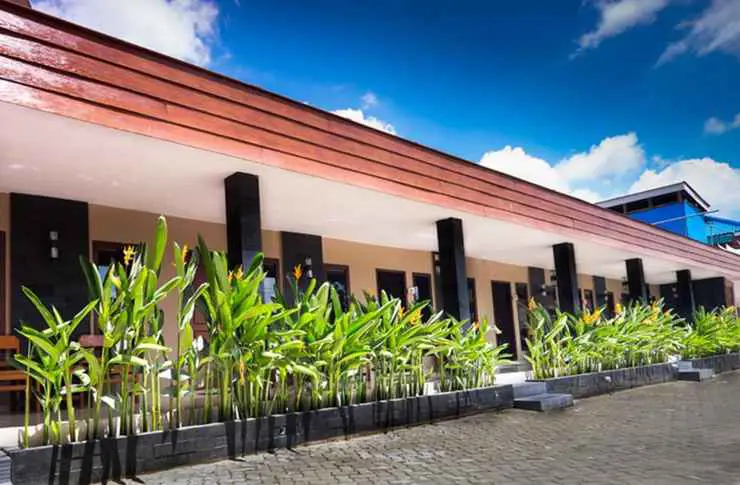 Foto eksterior Hotel Lee Bandar Jaya Lampung yang megah dan modern