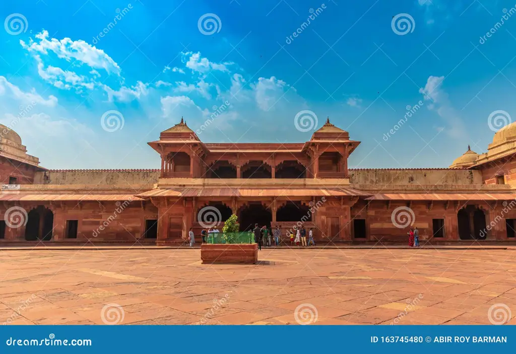 Set Istana dalam serial Jodha Akbar