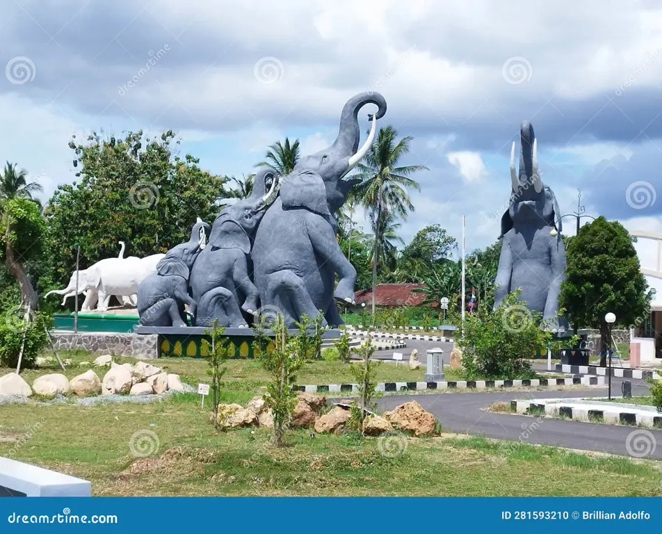 Tugu Gajah Bandar Lampung yang megah dan ikonik.