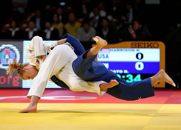 Momen Ippei Watanabe memenangkan kejuaraan Judo