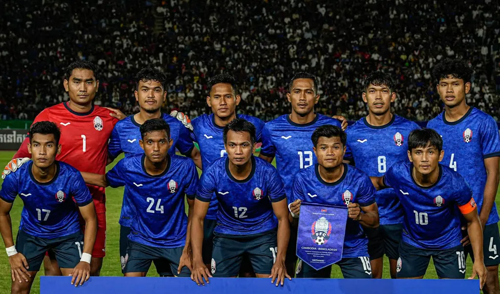 Tim Kamboja U19 merayakan kemenangan