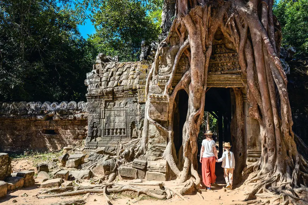 Pemandangan matahari terbenam di Angkor Wat