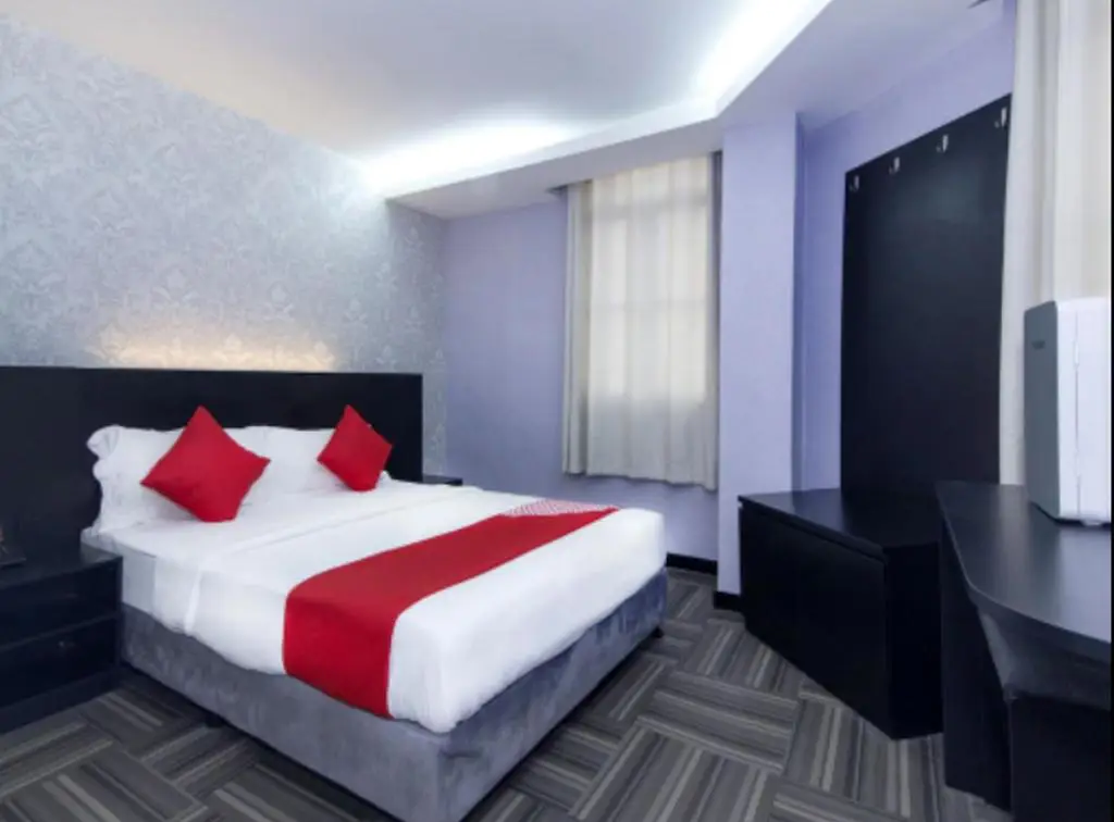 Kamar hotel yang nyaman dan bersih di Hotel Lee Bandar Jaya Lampung