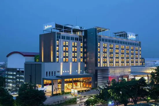 Foto tamu-tamu yang bahagia di Grande Hotel Bandar Lampung.