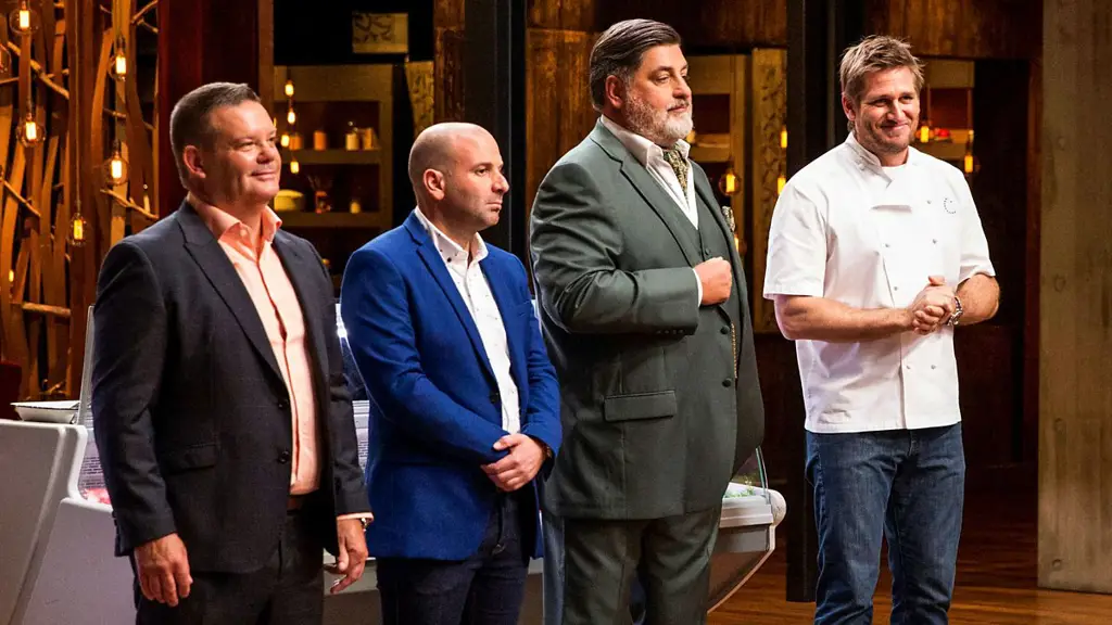 Para kontestan MasterChef Australia Season 10 berjuang dalam tantangan memasak