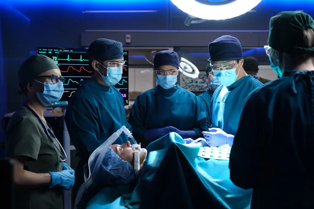 Adegan operasi menegangkan di Doctor Stranger