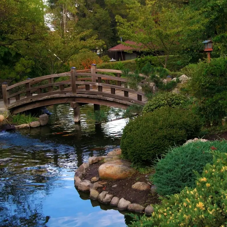 Taman Jepang yang tenang dan damai, melambangkan ketenangan dan kedamaian