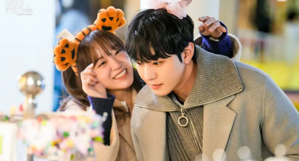 Adegan drama Business Proposal yang menampilkan Kim Sejeong dan Ahn Hyo Seop