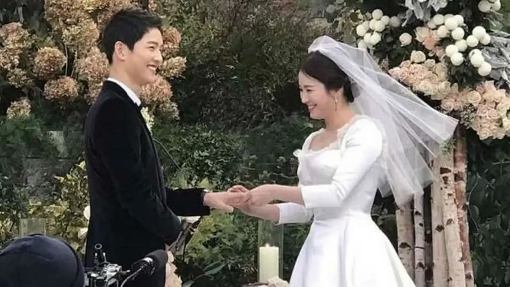 Song Joong Ki dan Song Hye Kyo dalam Descendants of the Sun