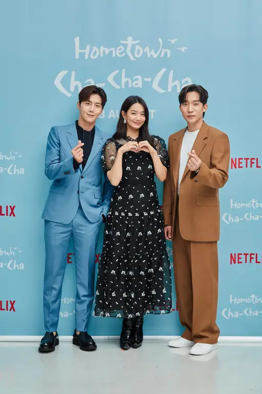 Foto Shin Min Ah dan Kim Seon Ho dalam drama Hometown Cha-Cha-Cha