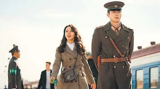 Foto Son Ye-jin dan Hyun Bin dalam Crash Landing on You