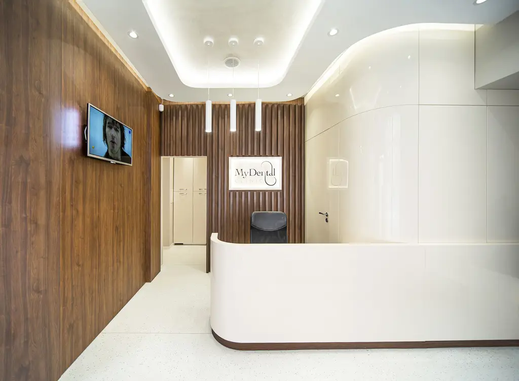 Interior klinik gigi modern di Bandar Lampung