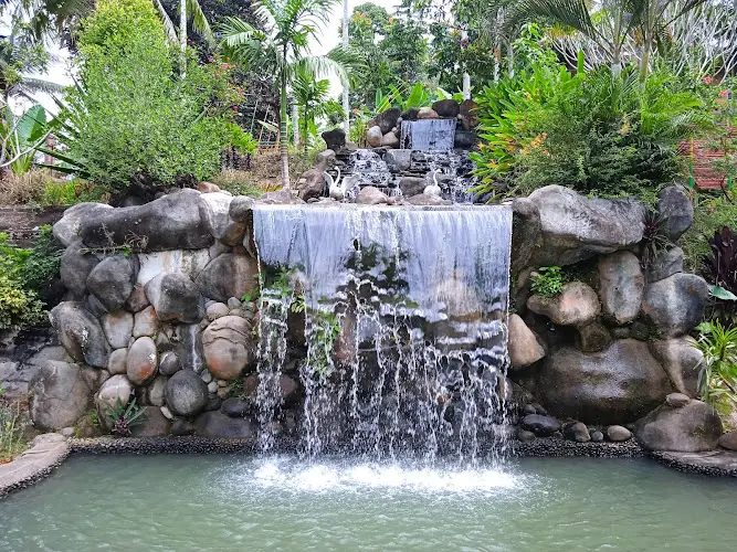 Foto kolam renang di tempat wisata Bandar Lampung