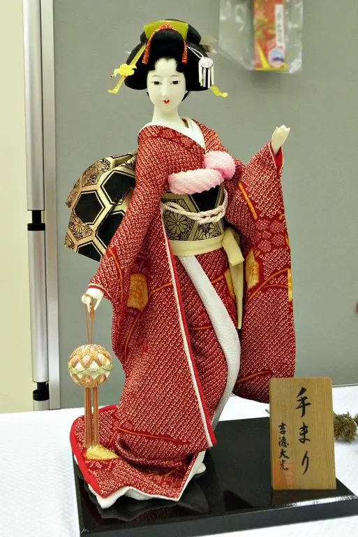 Berbagai jenis boneka Kamisama dengan pakaian tradisional Jepang