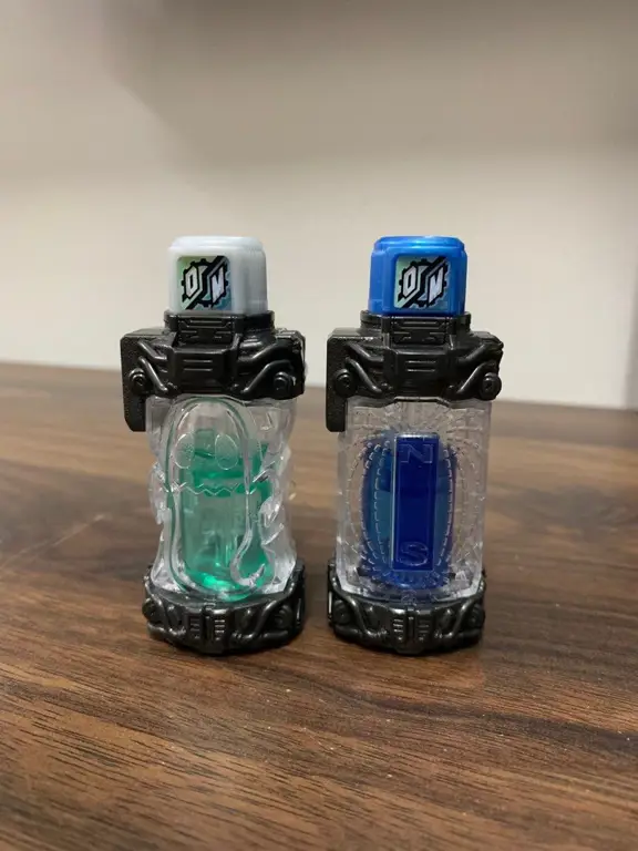 Koleksi Fullbottle yang beragam dan penuh warna Berbagai macam Fullbottle dalam Kamen Rider Build