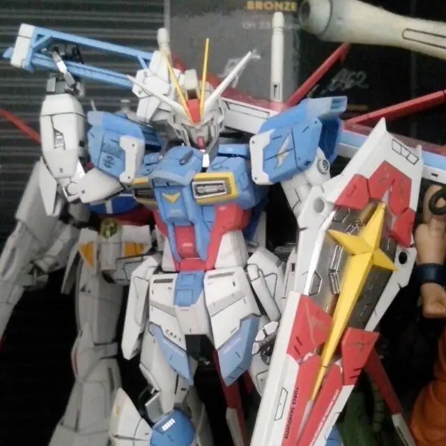 Berbagai macam model kit Gundam