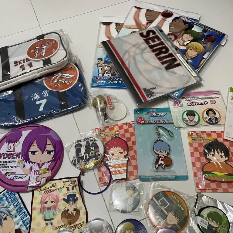 Gambar berbagai merchandise Kuroko no Basket