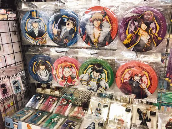 Berbagai macam merchandise anime