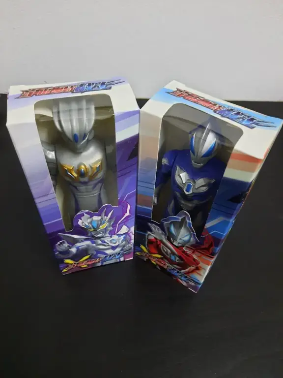 Aneka merchandise Ultraman Geed, termasuk kemungkinan jam tangan