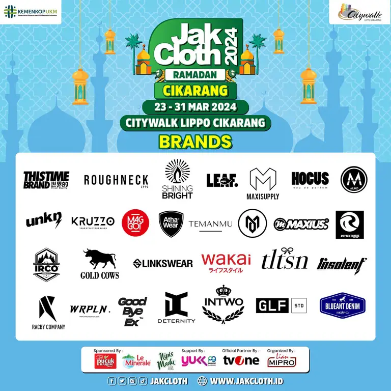 Beragam pilihan pakaian yang ditawarkan di JakCloth