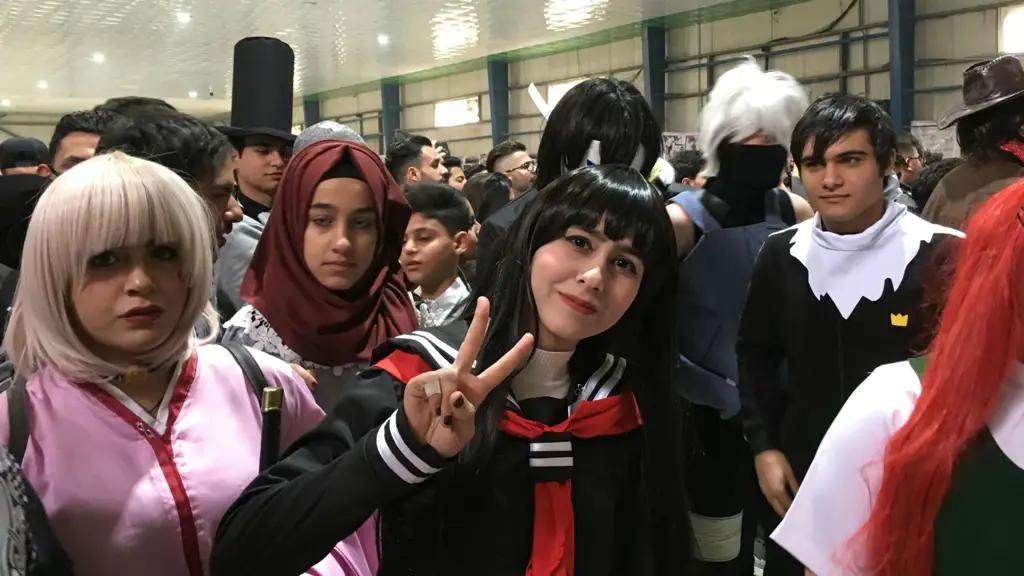 Gambar penggemar anime berkumpul dalam sebuah acara atau pertemuan komunitas