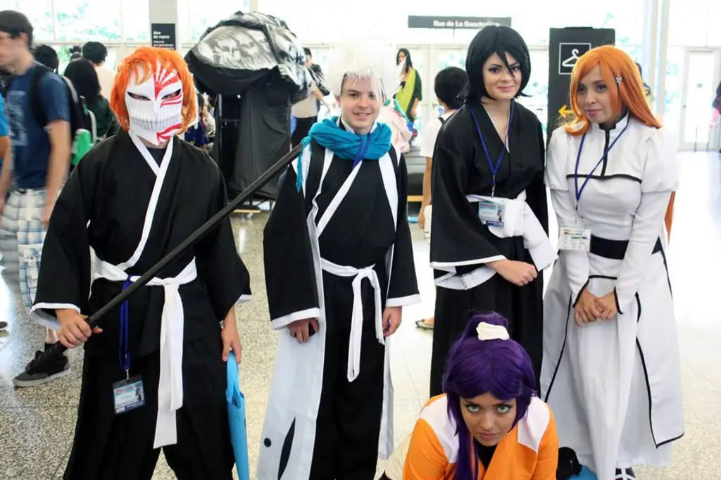 Komunitas Penggemar Anime Gambar beragam kelompok penggemar anime dengan berbagai latar belakang