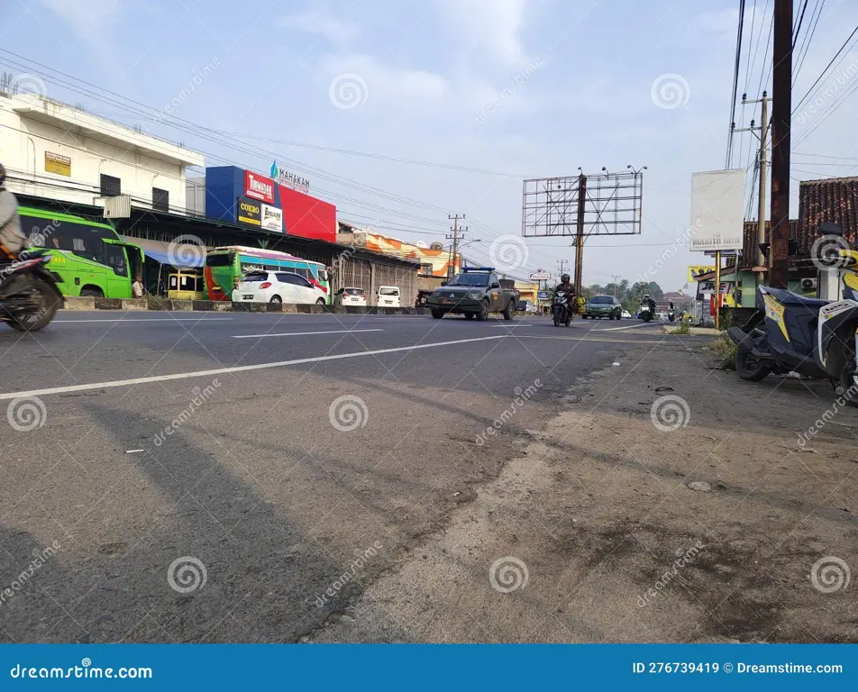 Jalan raya di Lampung, Indonesia