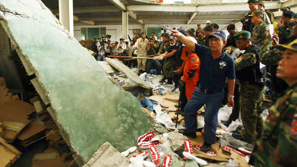 Gambar menunjukkan kondisi pekerja pabrik di Kamboja