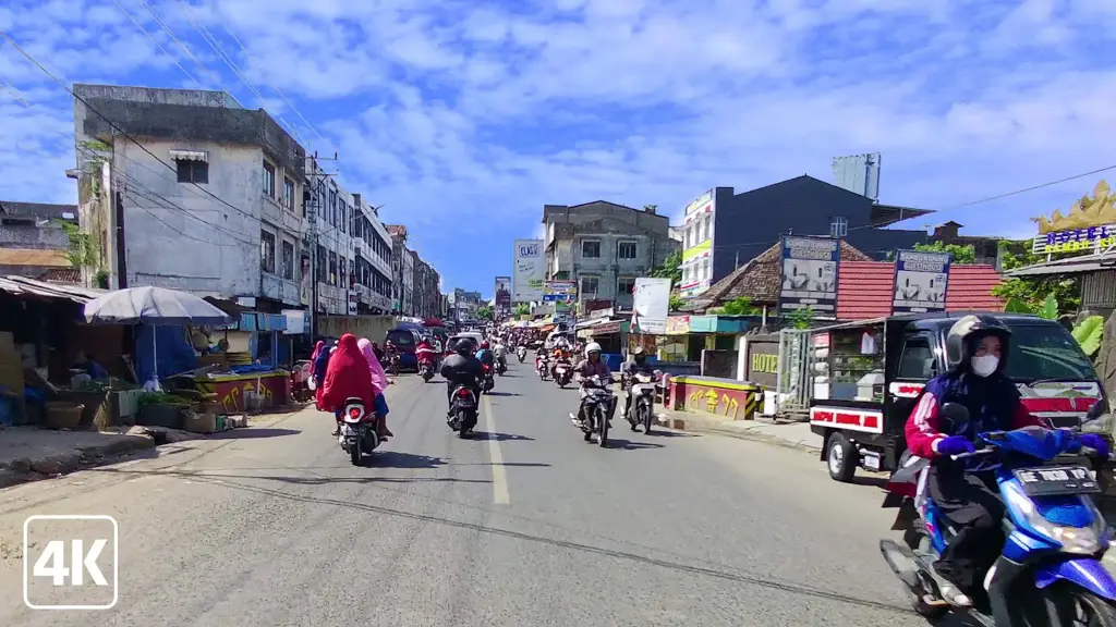 Lalu lintas kendaraan di Jalan Imam Bonjol Bandar Lampung