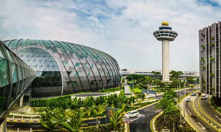 Gambar yang menunjukkan desain Bandara yang ramah lingkungan