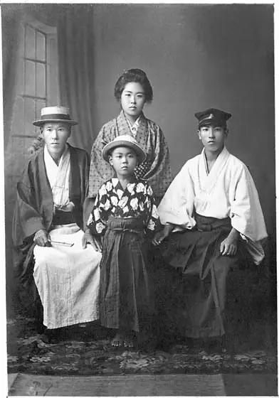 Gambar pakaian khas era Taisho di Jepang