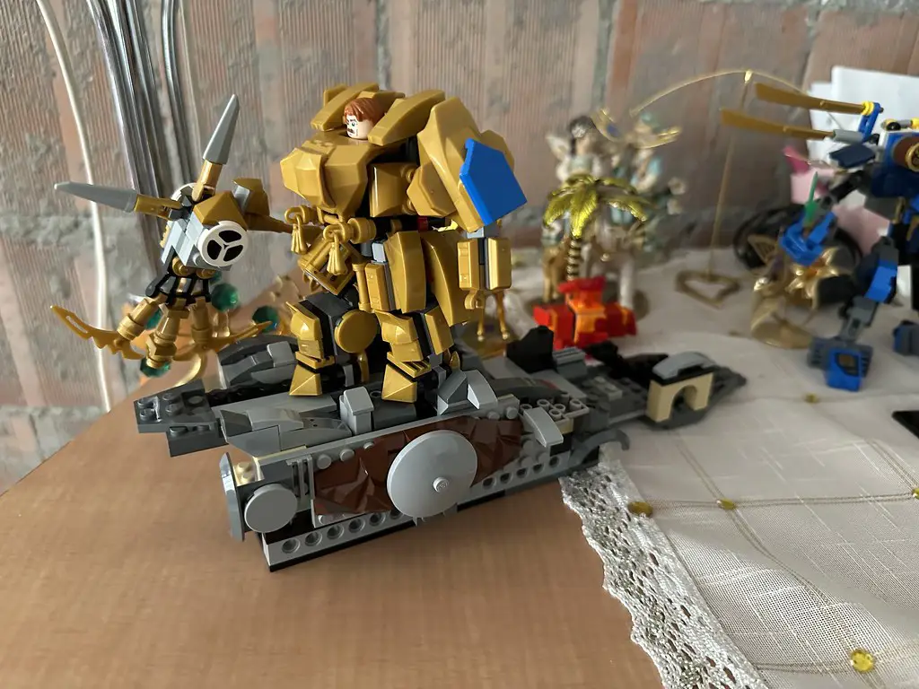 Desain kustom Lego Escanor karya penggemar