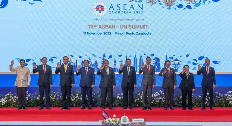 Gambar KTT ASEAN membahas masalah Kamboja