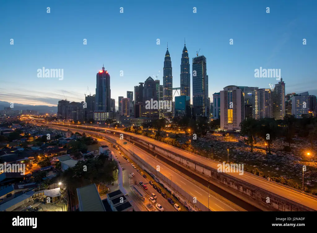 Pemandangan kota Kuala Lumpur yang modern dan megah