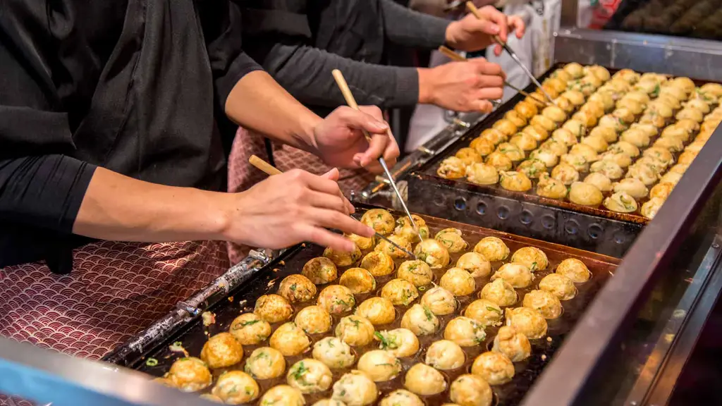 Aneka makanan jalanan khas Jepang yang lezat dan menarik.