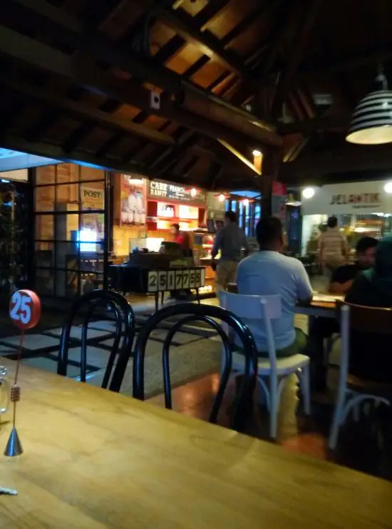 Restoran dan Kafe di sepanjang Jalan Teuku Umar