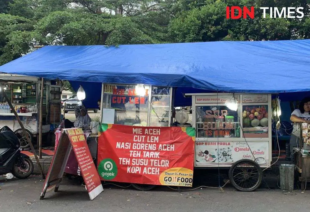 Aneka jajanan dan makanan jalanan di Bandar Lampung