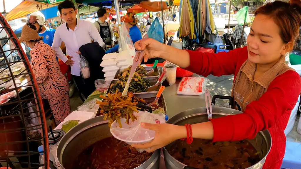 Berbagai macam makanan jalanan khas Kamboja