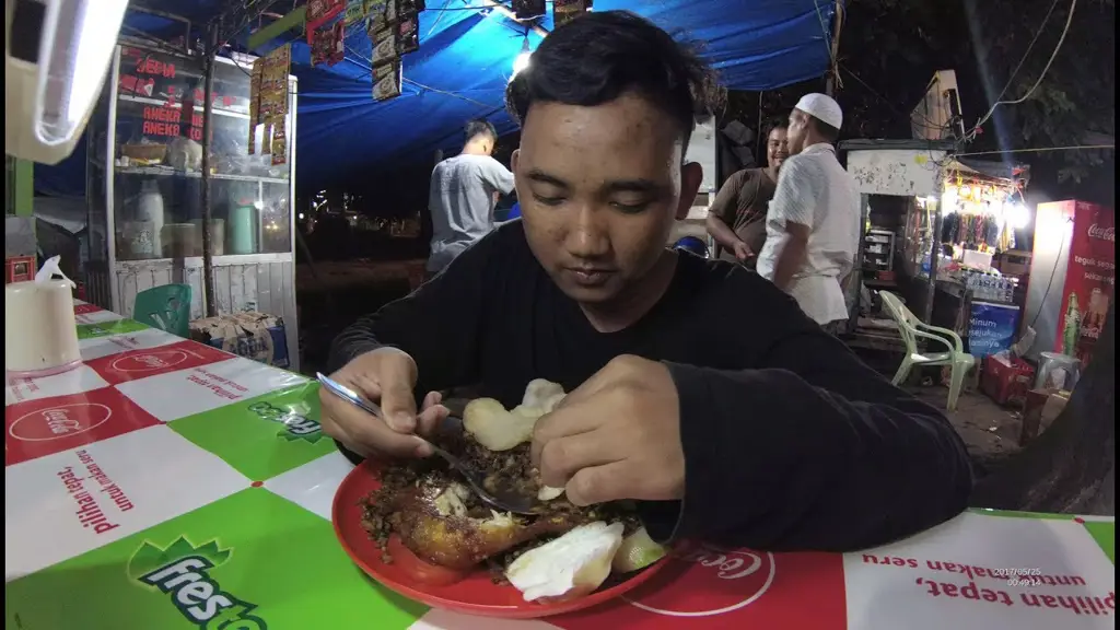 Aneka jajanan dan kuliner di pinggir jalan Bandar Lampung