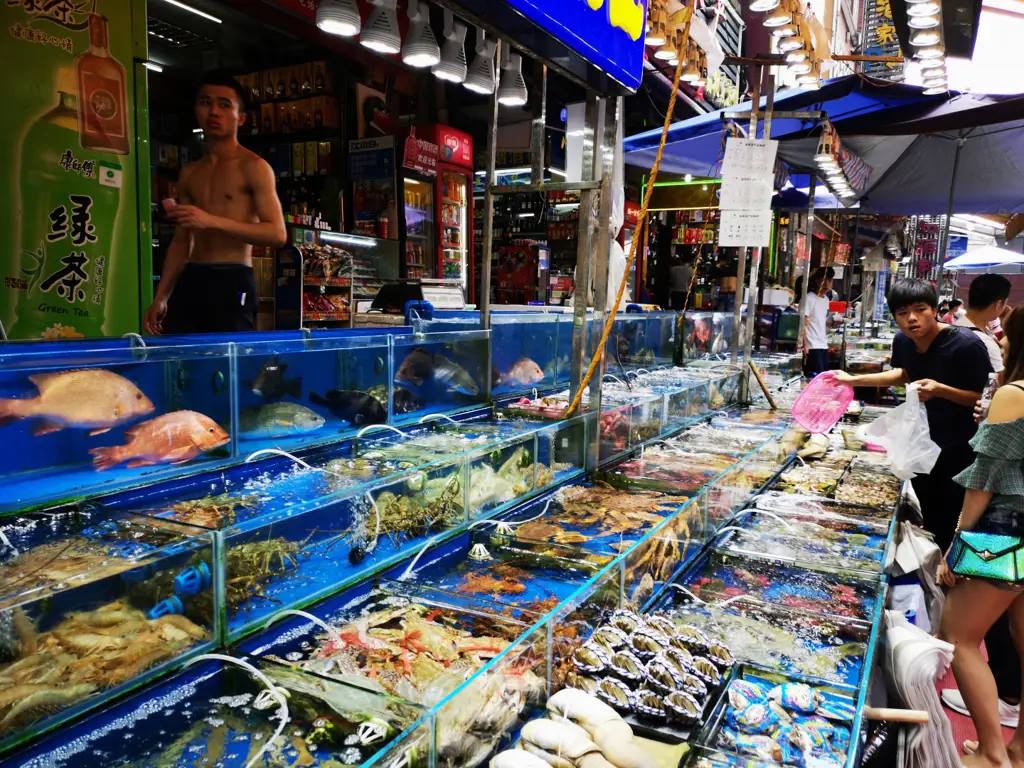 Pasar makanan laut di Garuntang