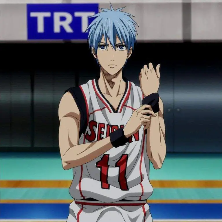 Kuroko Tetsuya sedang bermain basket