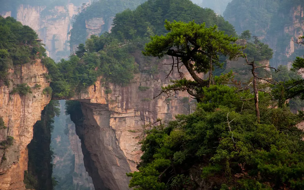 Pemandangan alam Cina yang misterius