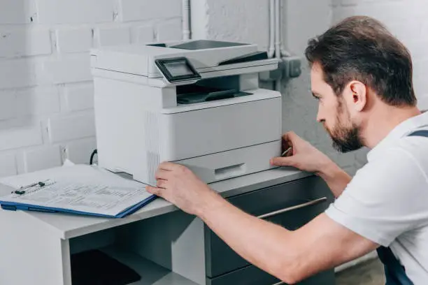 Perbaikan printer di kantor