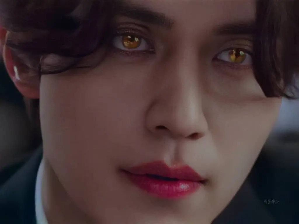 Lee Dong Wook sebagai Lee Yeon dalam Tale of the Nine Tailed